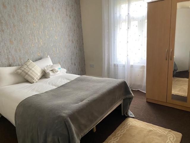 Berks Luxury Serviced Apartments,5 Bedrooms, 5 Double Beds, 2 Bathrooms, Free Super Fast Wifi & Parking Earley Exterior foto