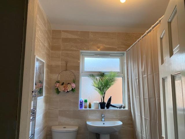 Berks Luxury Serviced Apartments,5 Bedrooms, 5 Double Beds, 2 Bathrooms, Free Super Fast Wifi & Parking Earley Exterior foto